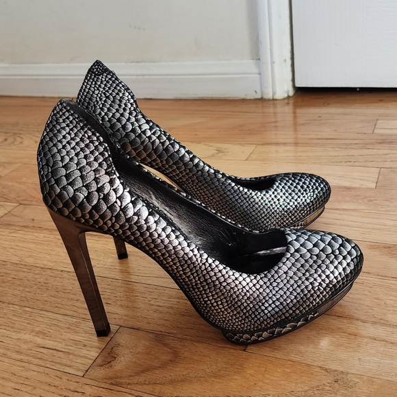 BCBGMaxAzria Leather Gunmetal Willoe Serpent Platform 4.5" Heel size 7 - Picture 5 of 11